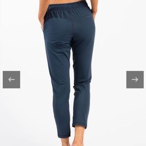 Zyia Active Navy Everywhere Pants Size M.